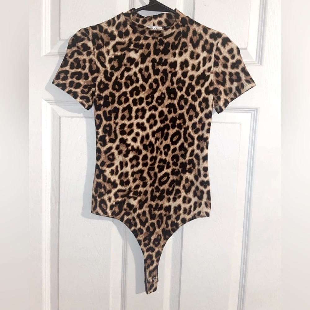 Popular 21 ➡️Brand. Leopard print ➡️Color. Small ➡️Size.